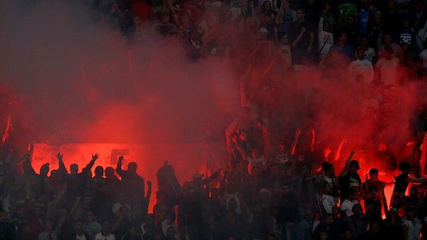 Napoli-Hooligans verletzen Fans