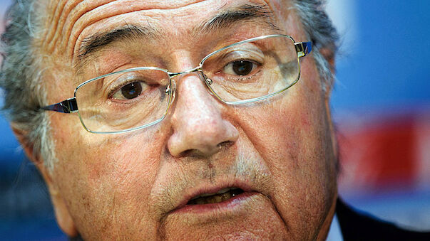 Blatter spricht sich Profi-Schiedsrichter aus