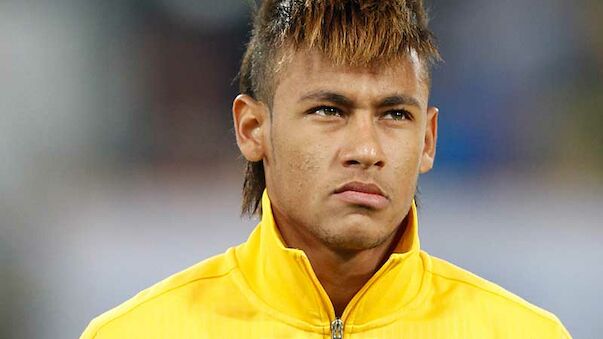Neymar im Gesicht getroffen