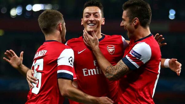 Arsenal feiert Mesut Özil