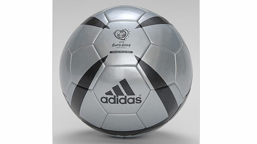 Am zweiten spieltag der 1. So sieht der neue EURO2020-Quali- und Bundesliga-Ball aus ...