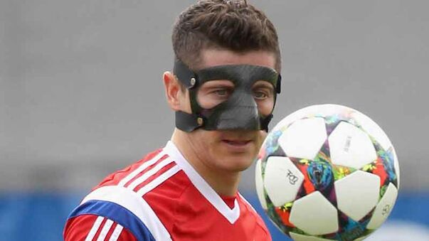 Lewandowski trainiert mit Maske
