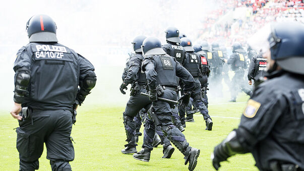 Platzsturm bei Relegationsspiel