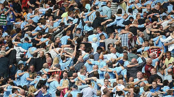 Englische Fans halten zusammen