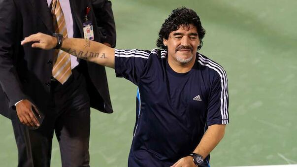 Maradona auf Händen getragen