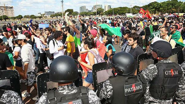 Gewalt und Protest statt brasilianischem Fußball-Fest
