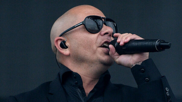 J.Lo, Pitbull singen WM-Song