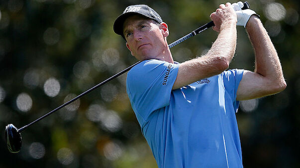 Jim Furyk top, Woods stürzt ab