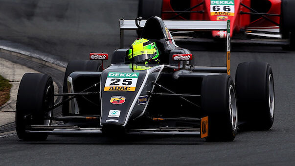 Mick Schumacher feiert seinen ersten Formel-4-Sieg