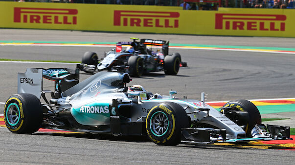 Souveräner Hamilton-Triumph, Vettel platzt der Reifen