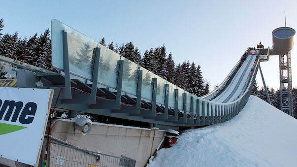 Auftaktspringen auf altem Schnee