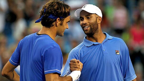 Djokovic und Federer souverän