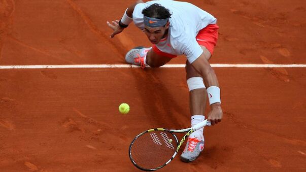 Rafael Nadal müht sich in Paris zu seinem Auftaktsieg