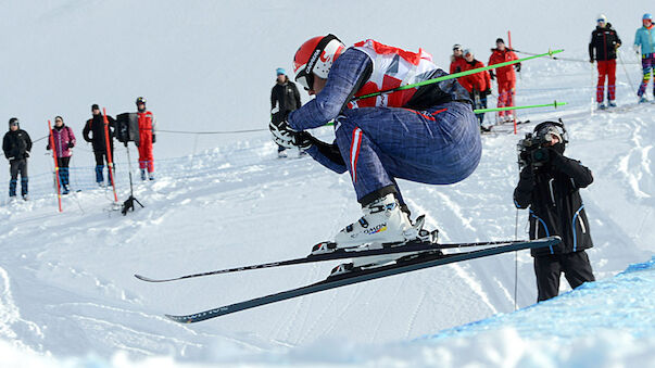 Skicrosser in Innichen im Pech