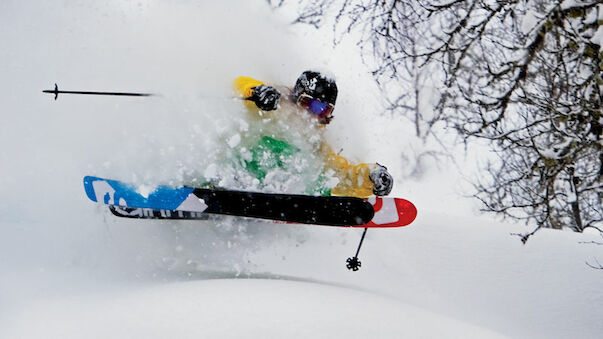 Eine Kollektion von Freeskiern für Freeskier