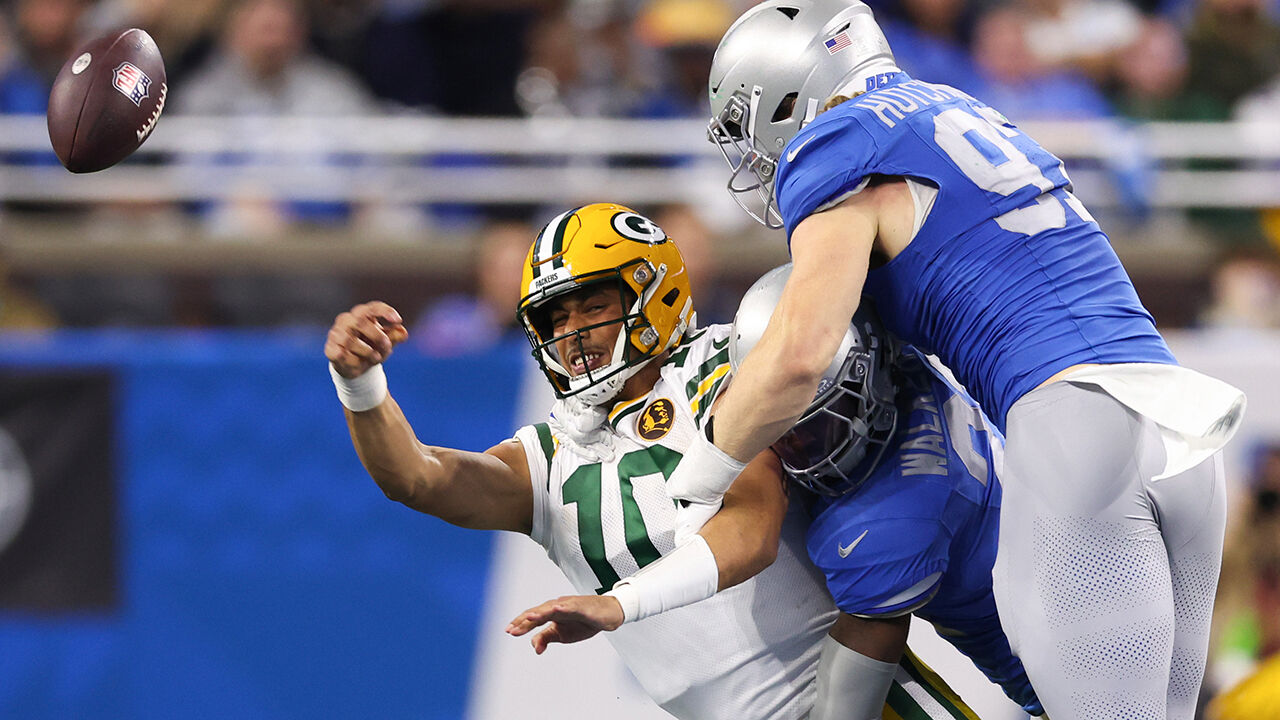 NFL: Packers surprise favored Lions on Thanksgiving