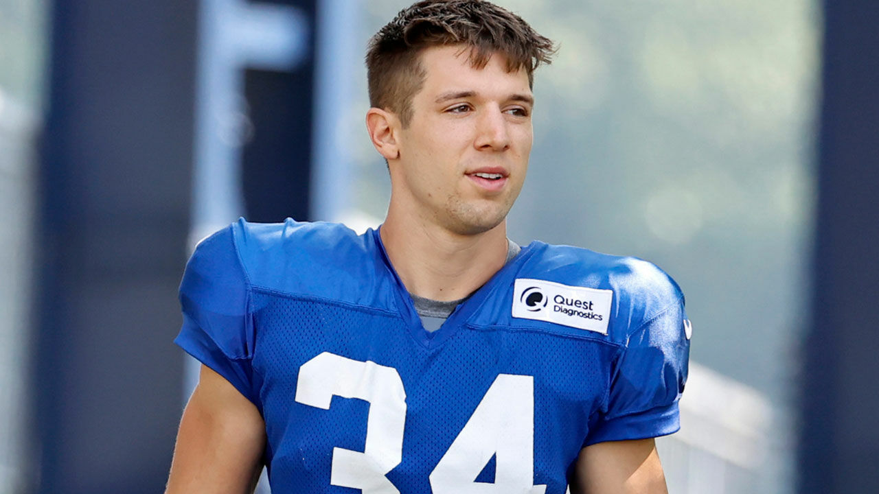 NFL Sandro Platzgummer zeigt bei PreseasonSieg der Giants auf