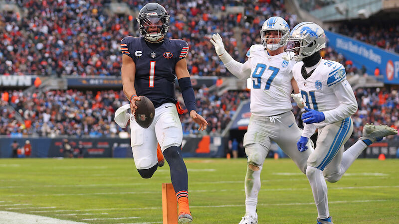 #19 Justin Fields (Chicago Bears)