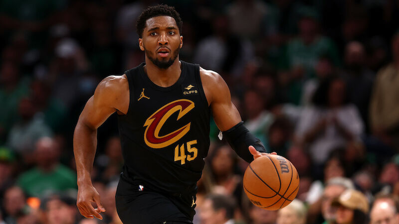#19 - Donovan Mitchell (Cleveland Cavaliers)