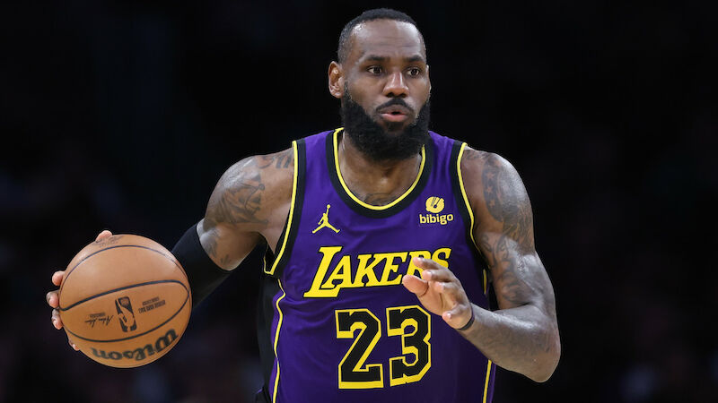 #17 - LeBron James (Los Angeles Lakers)
