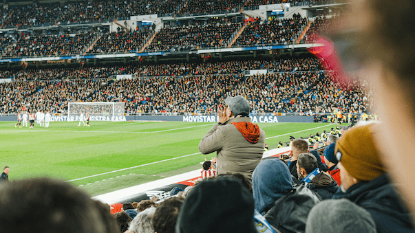 Sponsoring im Fußball: Wie viel Macht haben die Geldgeber?