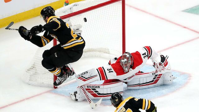 Bruins stürmen über Hurricanes hinweg