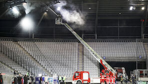 Fans setzen Stadion-Dach des Tivoli in Brand!