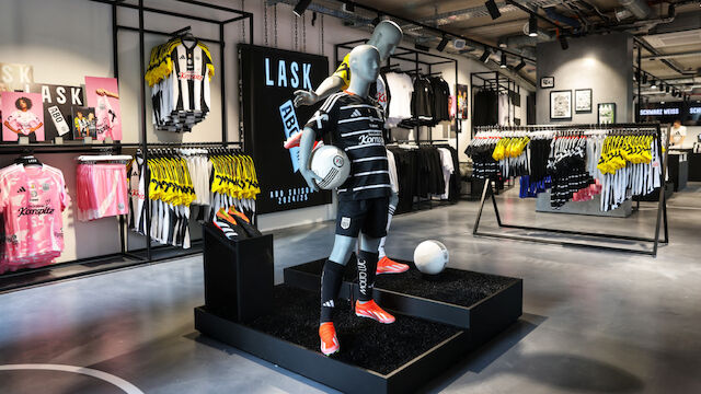"Schwarz-Weiße Fanwelt" - LASK eröffnet neuen Fanshop