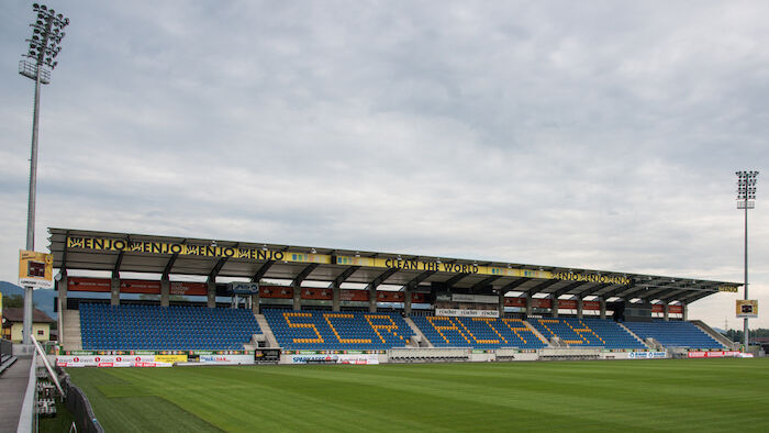 Sturm "Sabine" richtet Schäden am Dach des Altach-Stadions ...