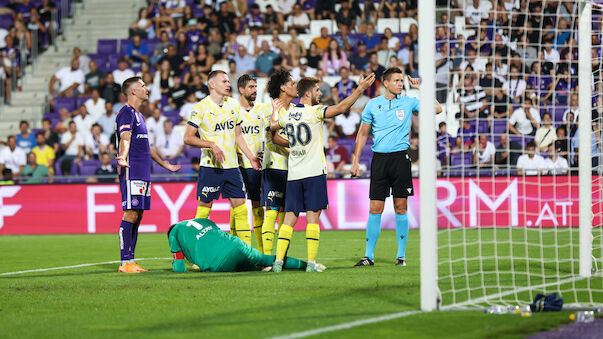 Wurfgeschoss trifft Fenerbahce-Goalie