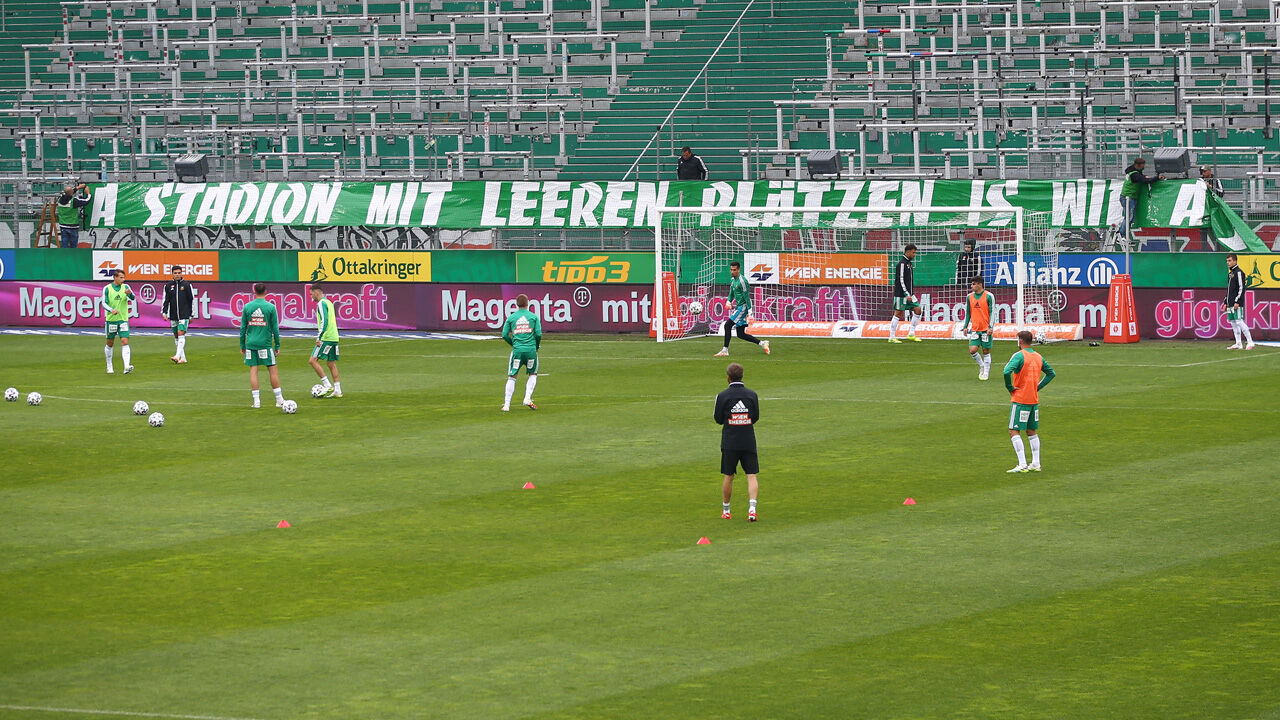Banner Skandal Bundesliga Leitet Verfahren Gegen Rapid Ein Fussball