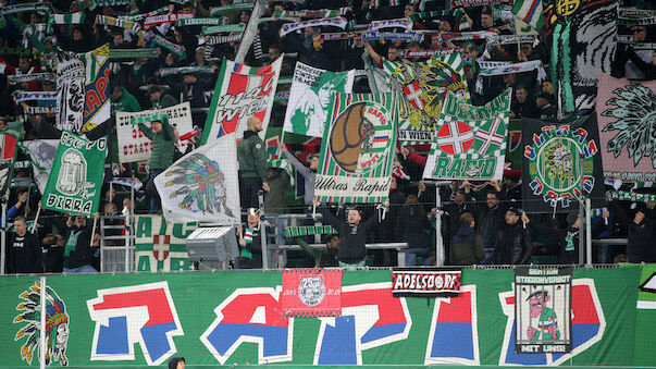 Spruchbänder der Ultras Rapid an Italien-Botschaft
