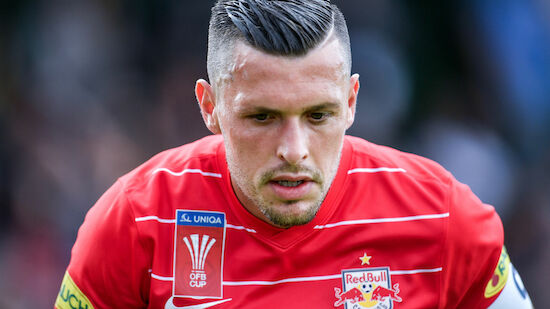 Jonovic ist noch abseits des Feldes: