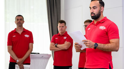 Wollen VAR-Experten die jungen Schiedsrichter 