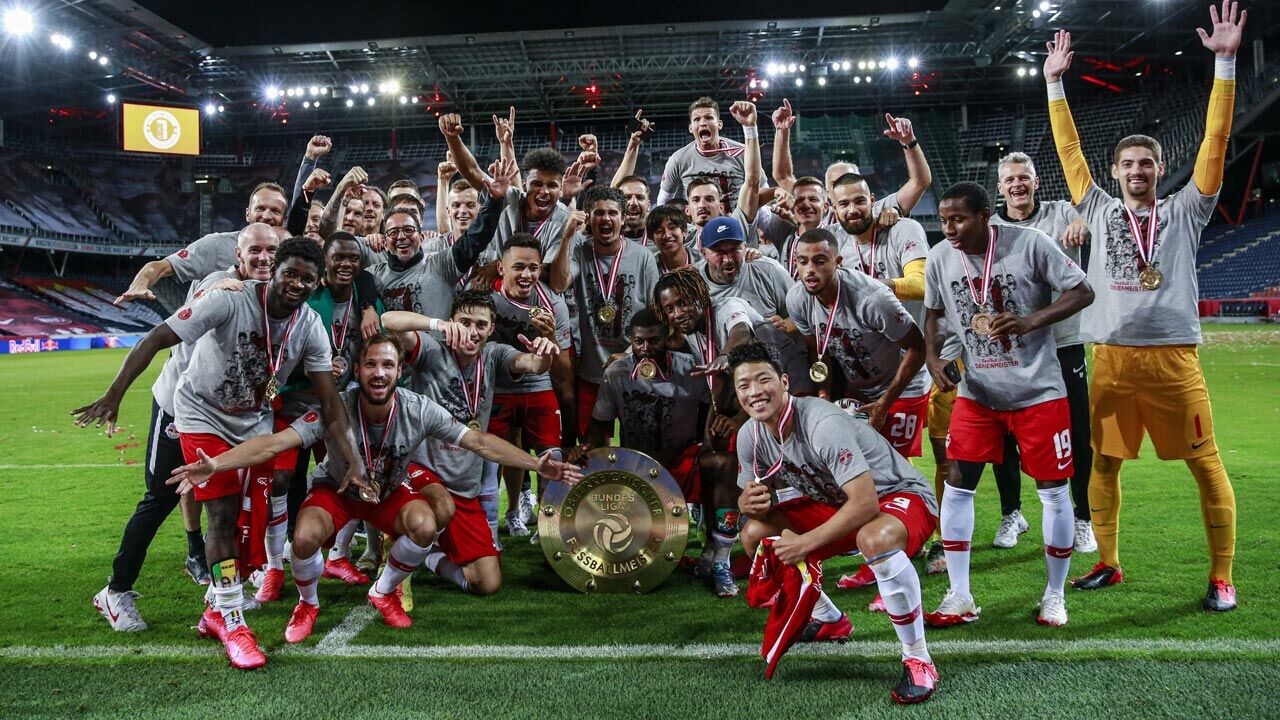 Diashow: Red Bull Salzburg feiert Teller-Party ohne Fans - LAOLA1.at