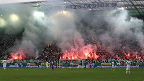 Derby: Rapid-Fans stürmen Rasen