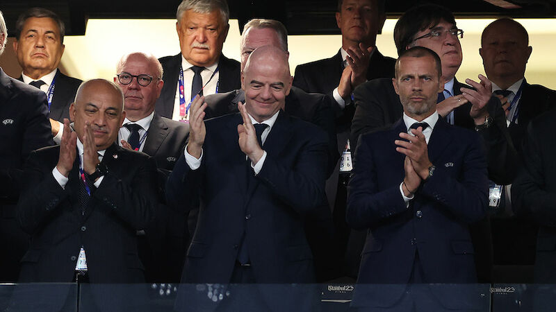 Fußball-Machthaber in VIP-Loge