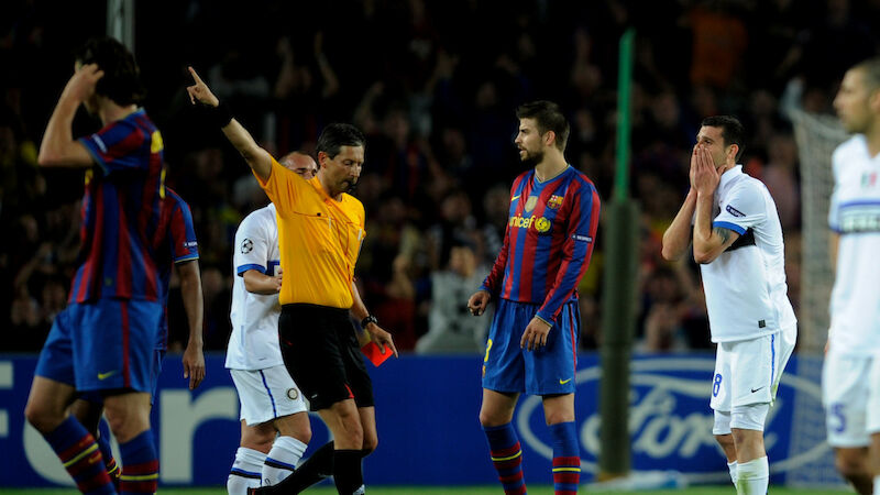 Motta fliegt im Camp Nou früh vom Platz