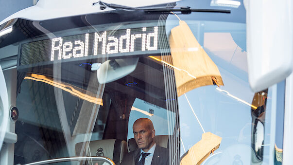 Teambus von Real Madrid in Liverpool attackiert