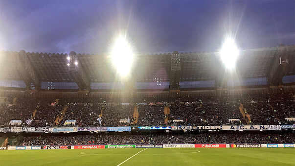 Tausende Napoli-Fans seit 16 Uhr im Stadion