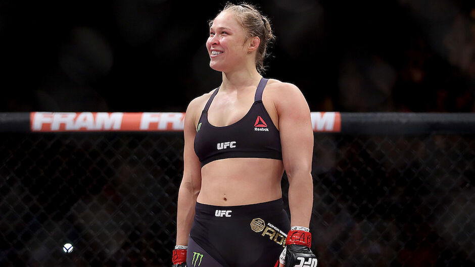Ronda Rousey feiert mit Spannung erwartetes SportMix