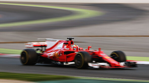 F1-Testfahrten: Vettel zeigt erneut groß auf