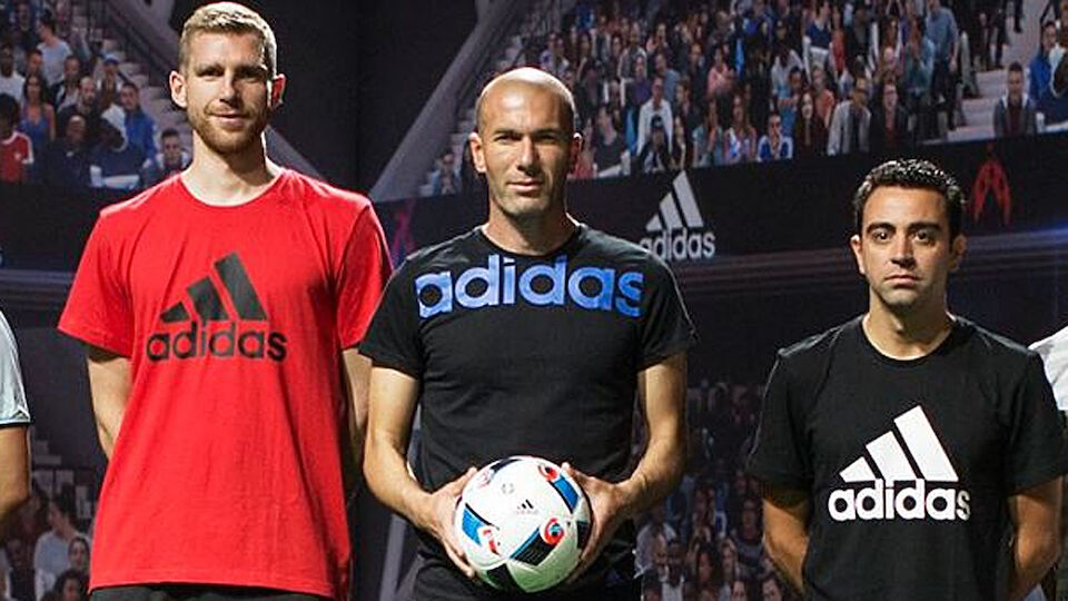 Zidane und Freunde zeigen den neuen EM-Ball