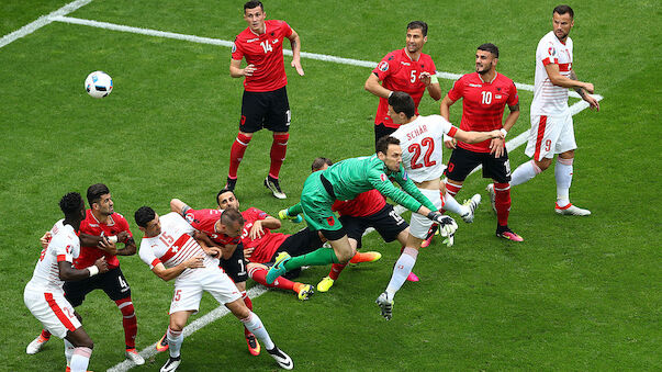 Schweiz gewinnt gegen zehn Albaner