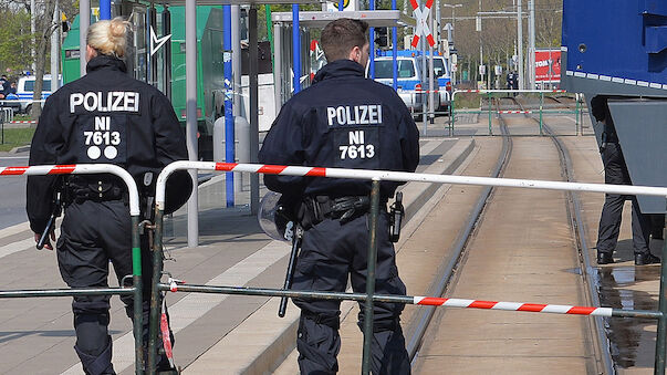 Polizei stoppt deutsche Hooligans an der Grenze