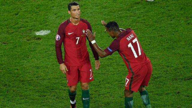 Ronaldo schenkt Nani Trophäe