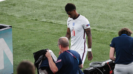 Festnahmen nach Rassismus gegen England-Trio