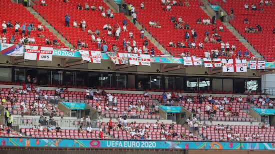 Zuschauer im Wembley Stadion schwer verletzt