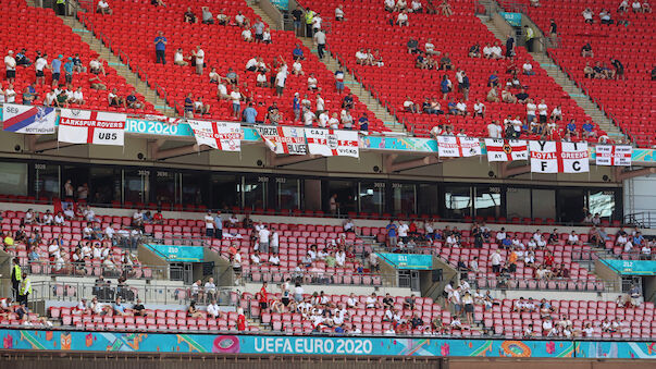 Zuschauer im Wembley Stadion schwer verletzt