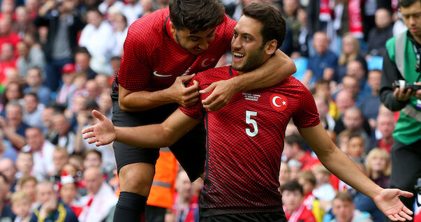 Türkei-Star Calhanoglu verteidigt Militär-Gruß